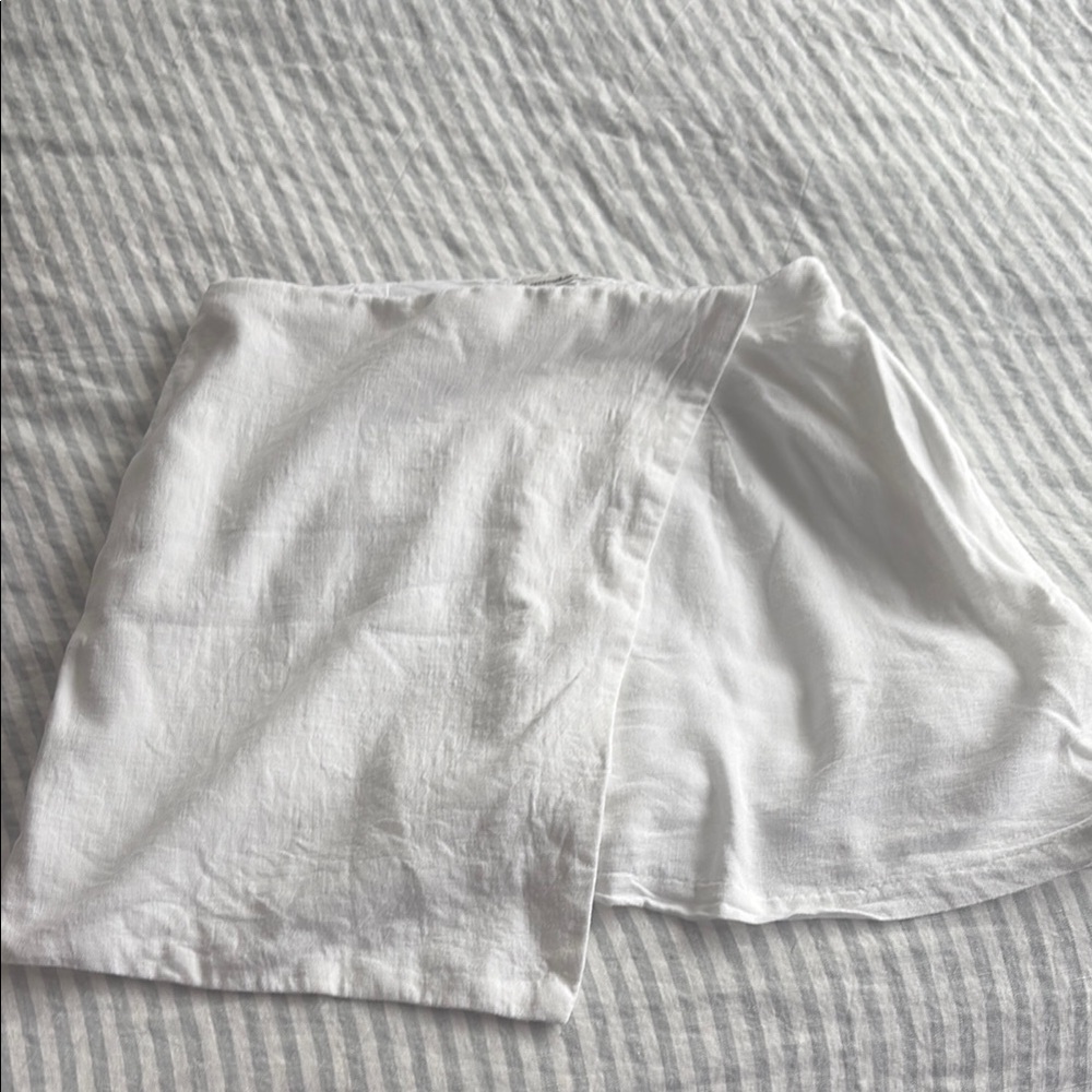 Abercrombie & Fitch White Skort size small